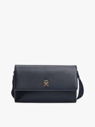 Bolso cruzado con solapa y acabado granulado