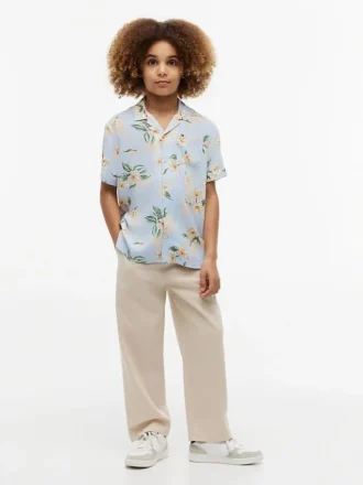 Camisa de campamento con estampado floral para niños