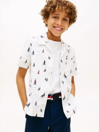 Camisa elástica con estampado de vela para niños