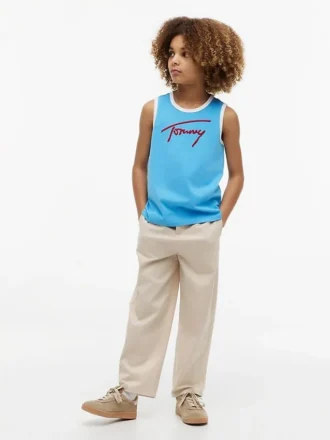 camiseta sin mangas para nios con el logotipo de tommy en letra cursiva 2 3 330x440 - Camiseta sin mangas para ni&ntilde;os con el logotipo de Tommy en letra cursiva