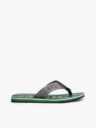 Chanclas con parche con el logotipo