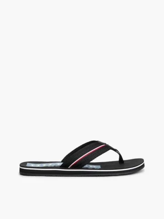 Chanclas con rayas distintivas