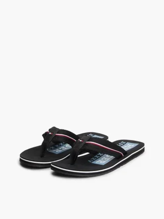 Chanclas con rayas distintivas