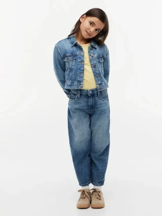 Chaqueta vaquera con estrella bordada para niña Chaqueta vaquera con estrella bordada para niña