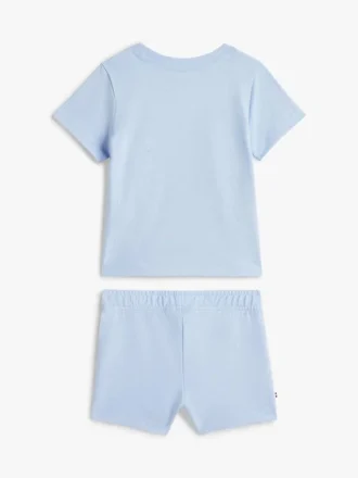 Conjunto de camiseta y pantalones cortos con el logotipo de la bandera para bebés