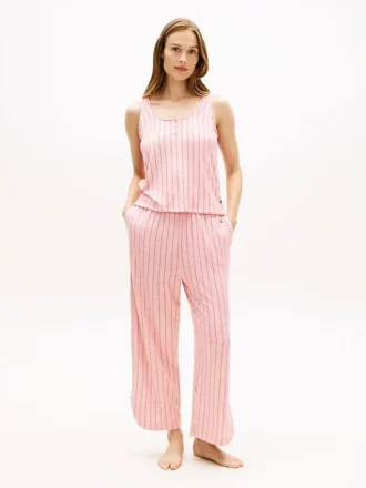 Conjunto de pijama con camiseta corta y pantalones