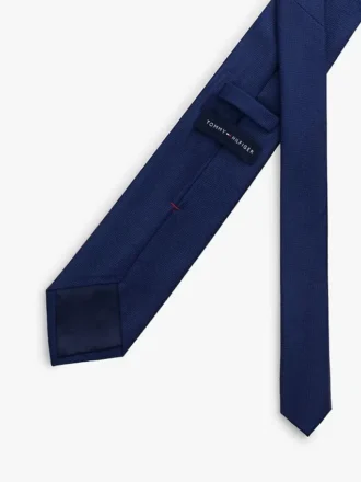 Corbata lisa con diseño en espiga