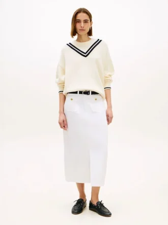 Falda midi de mezclilla con bolsillos y botones dorados