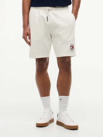 Pantalón corto de chándal de corte regular con logotipo de bandera ondulada
