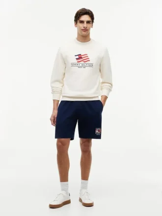 Pantalón corto de chándal de corte regular con logotipo de bandera ondulada
