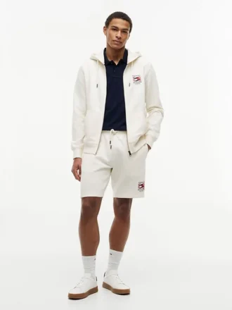 Pantalón corto de chándal de corte regular con logotipo de bandera ondulada