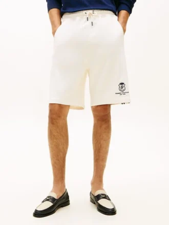 Pantalón corto de felpa con escudo monograma