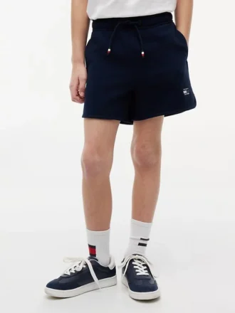Pantalón corto de sudadera con logo de bandera en tonos similares para niños