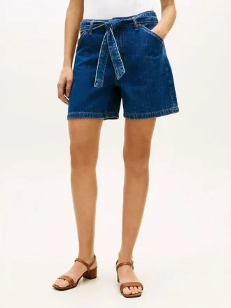 Pantalón corto vaquero de talle alto con cinturón