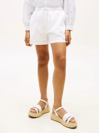 Pantalones cortos con ojales bordados para niños