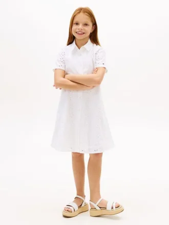 Vestido camisero con ojales bordados para niña