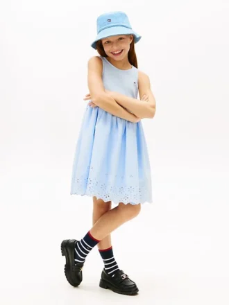 Vestido combinado con ojales bordados para niña