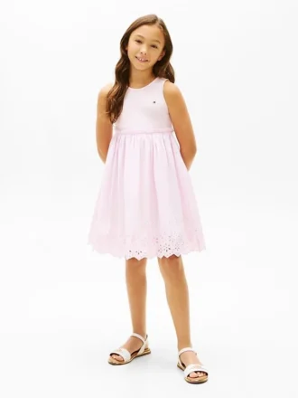 Vestido combinado con ojales bordados para niña