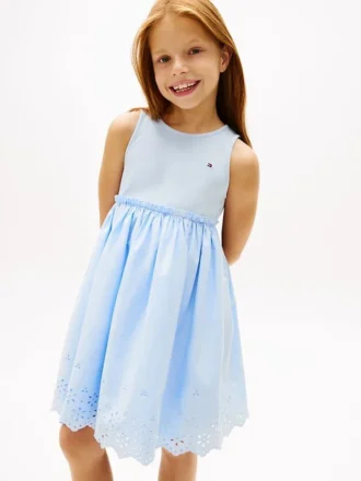 Vestido combinado con ojales bordados para niña