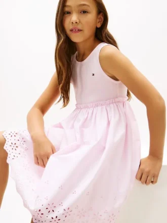 Vestido combinado con ojales bordados para niña